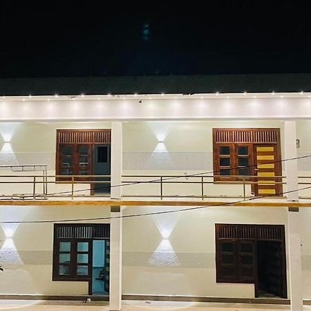 Great Victoria Palace Ratnapura Buitenkant foto