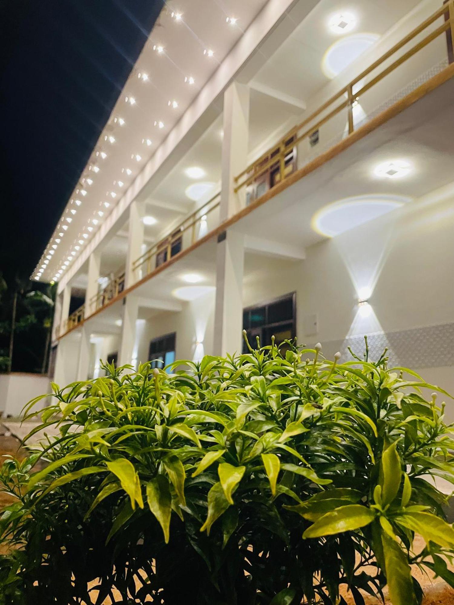 Great Victoria Palace Ratnapura Buitenkant foto